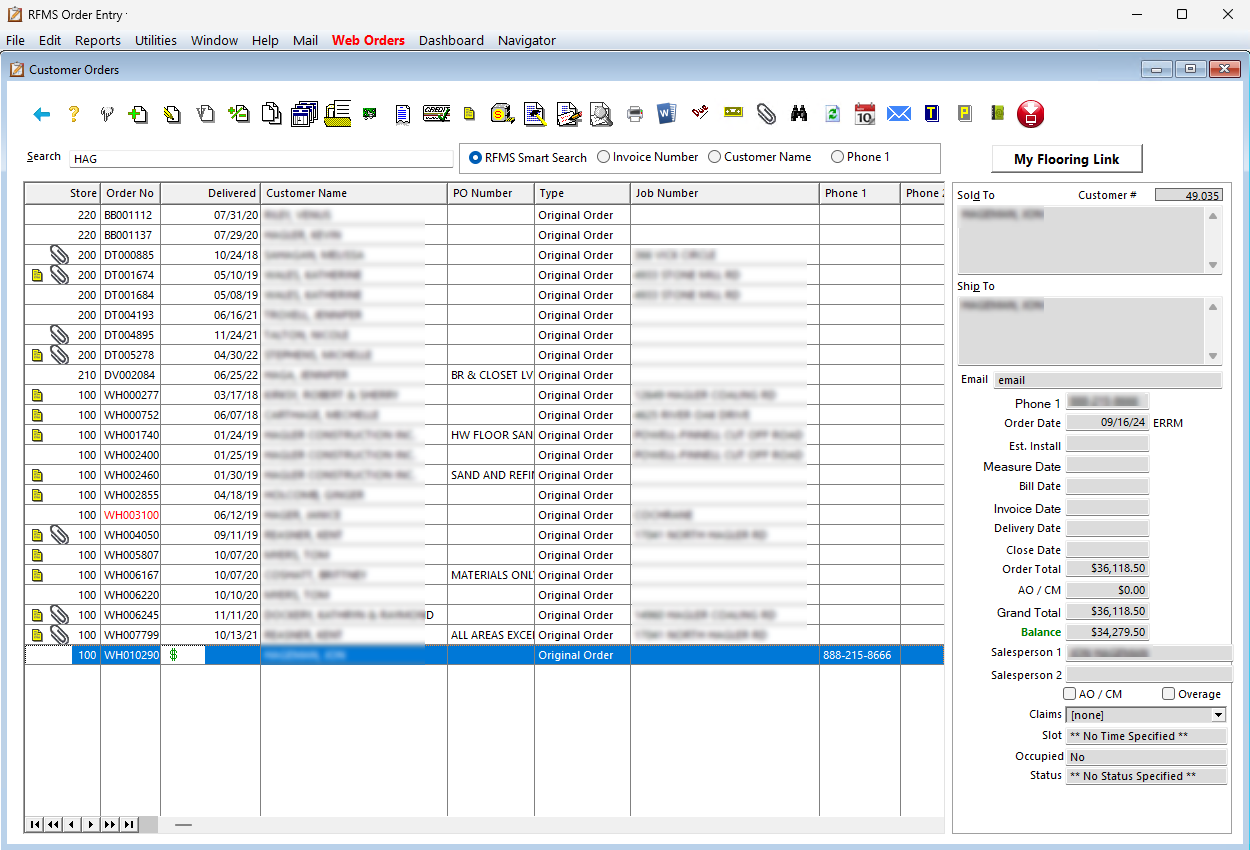 Displays a searchable list of customer orders, with columns for order number, delivery status, customer details, and order totals, allowing efficient order management.